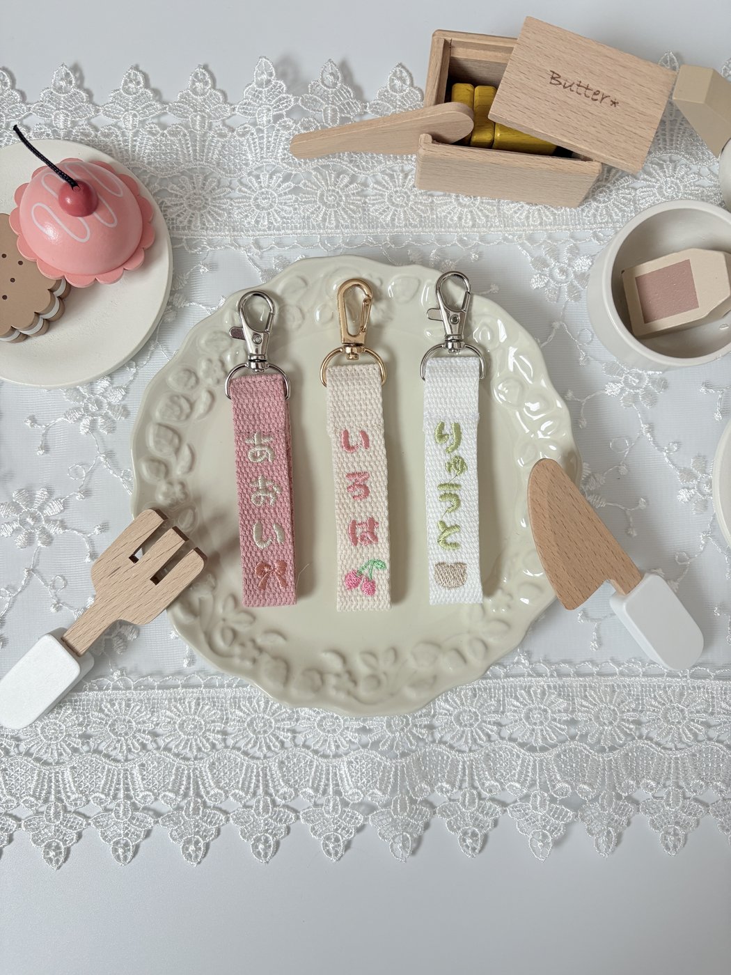 ひらがなの名入れ刺繍ネームタグ 金具でバッグに付け替えできる